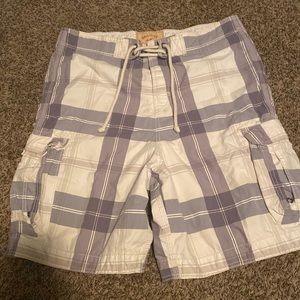 hollister cargo pattern shorts